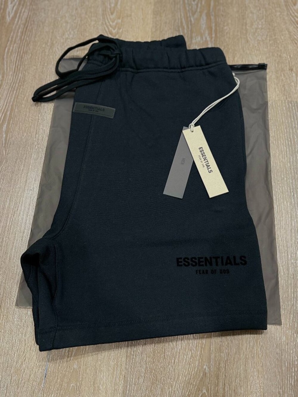 SS22 Essentials Sweatshort Black